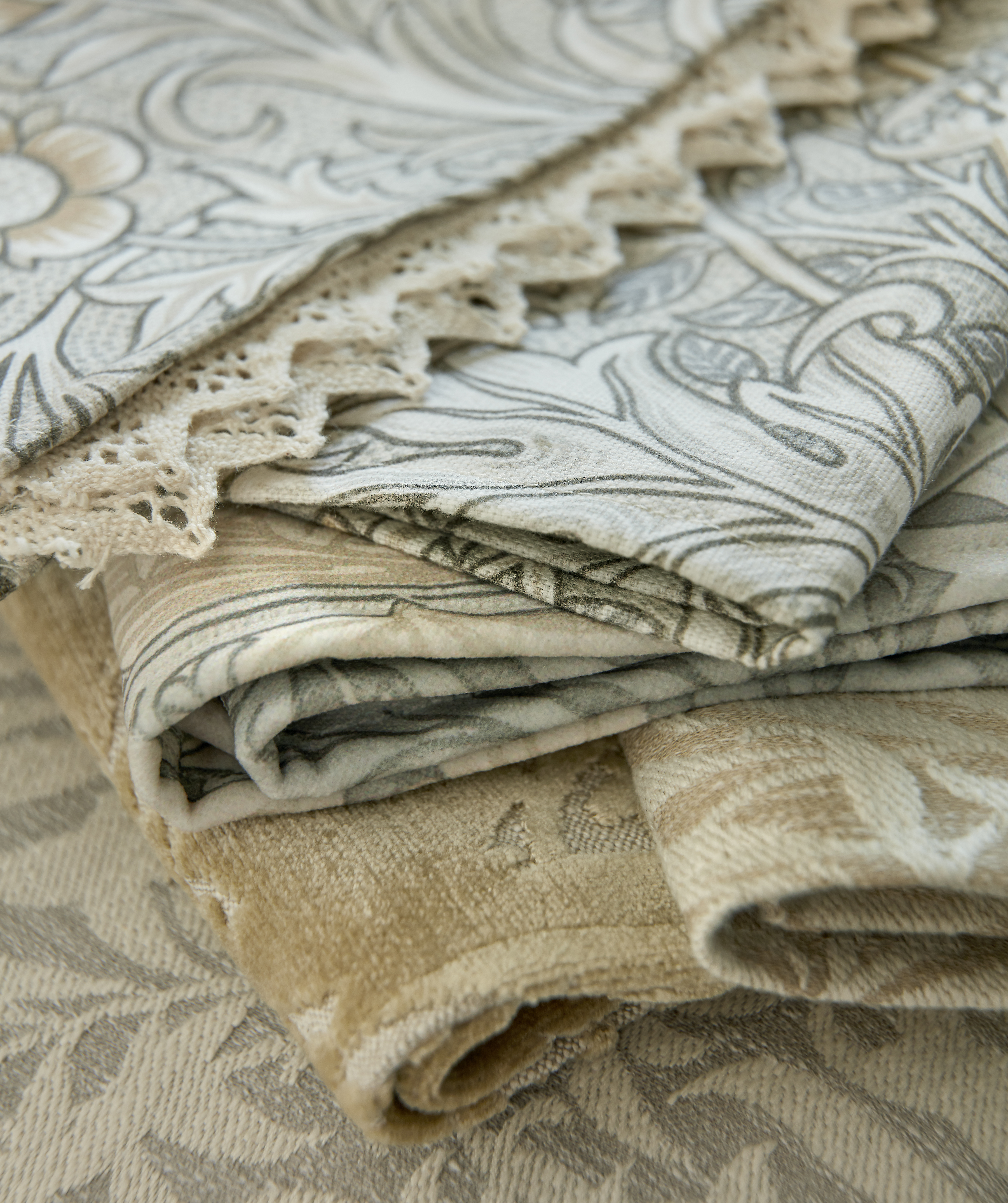 Текстиль William Morris By Ashley Wilde Flora & Foliage Vol 1 DOUBLE BOUGH BARLEY