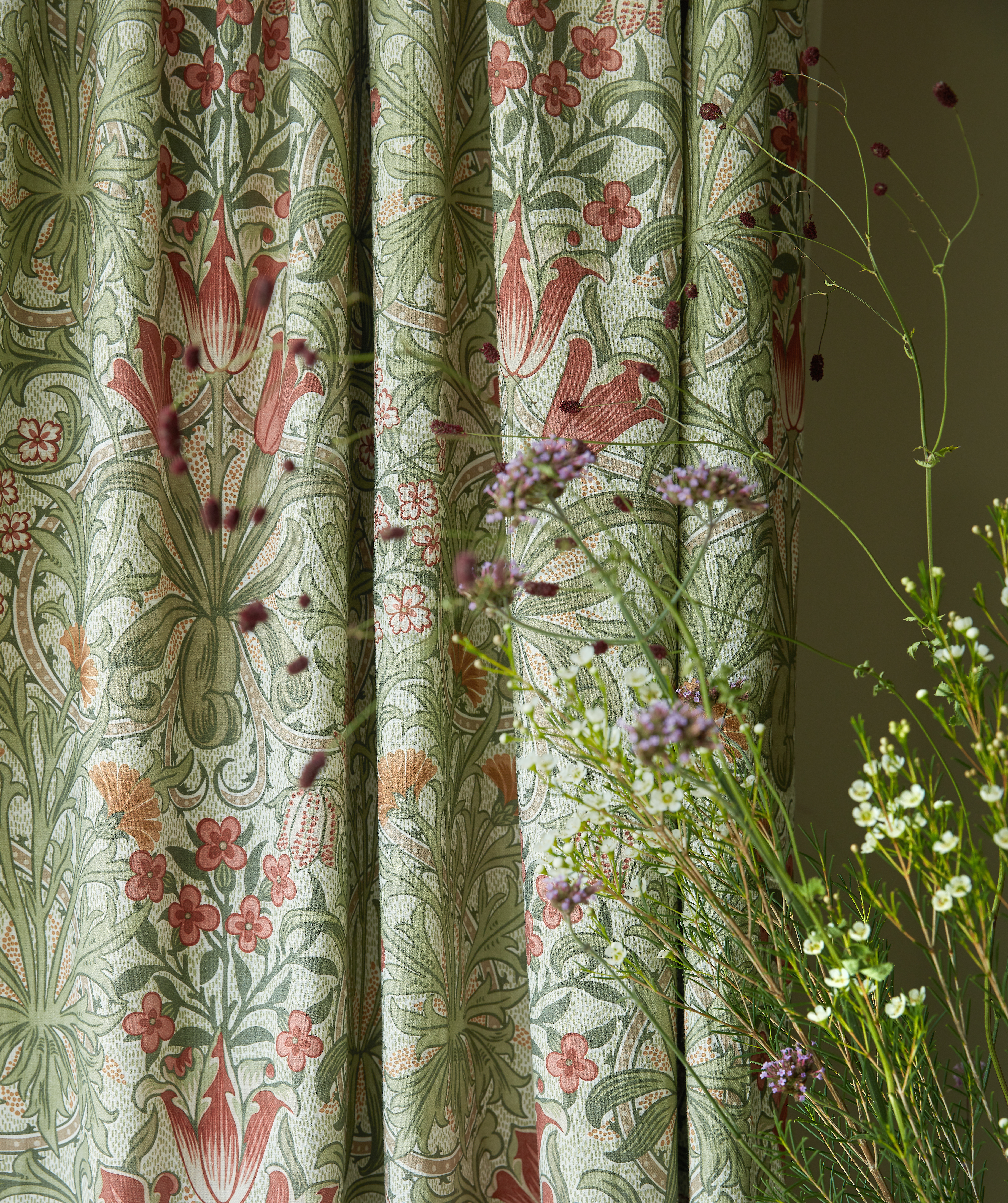 Текстиль William Morris By Ashley Wilde Flora & Foliage Vol 1 WOODLANDS WEEDS FERN