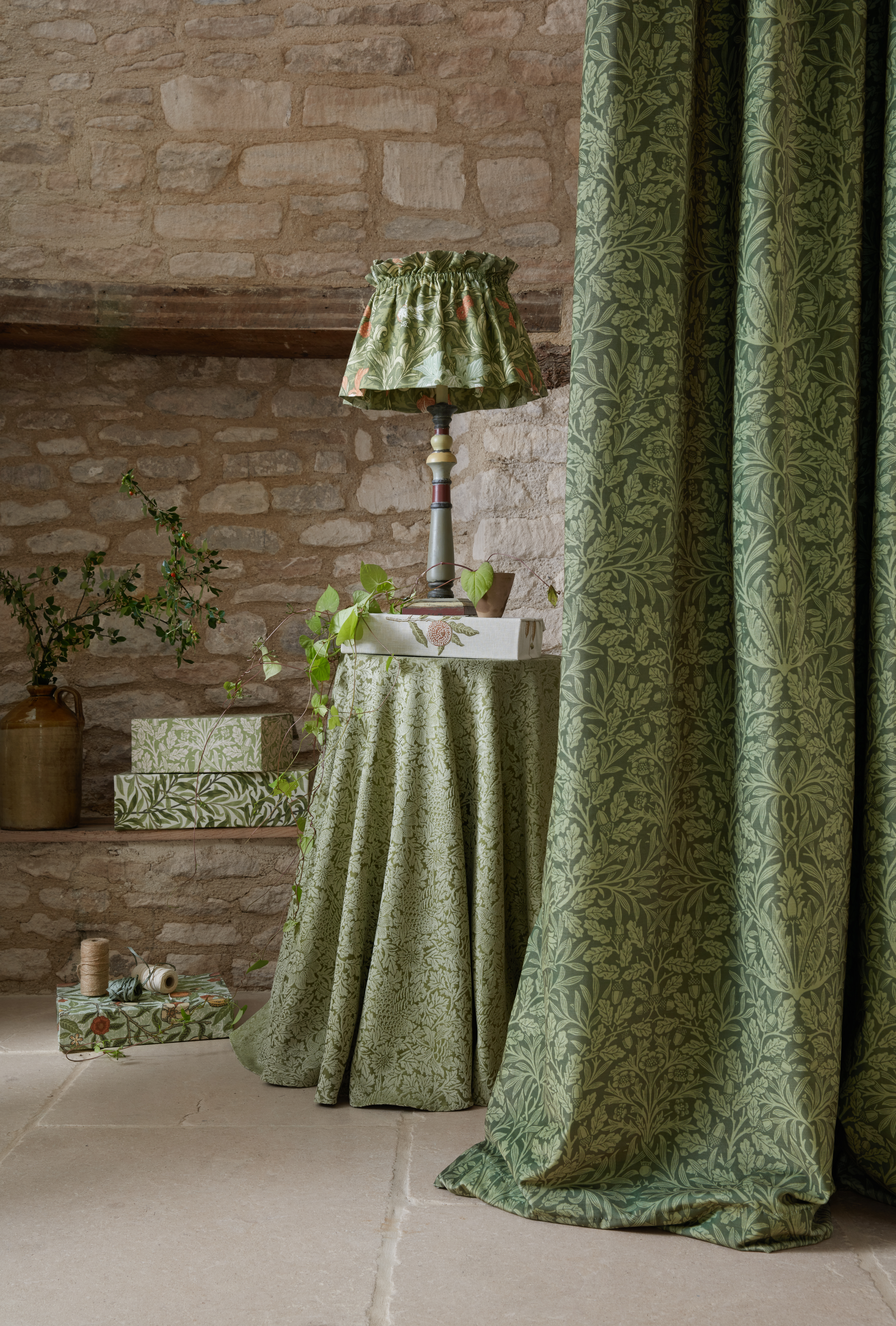 Текстиль William Morris By Ashley Wilde The Forager ACORN VELVET MOSS