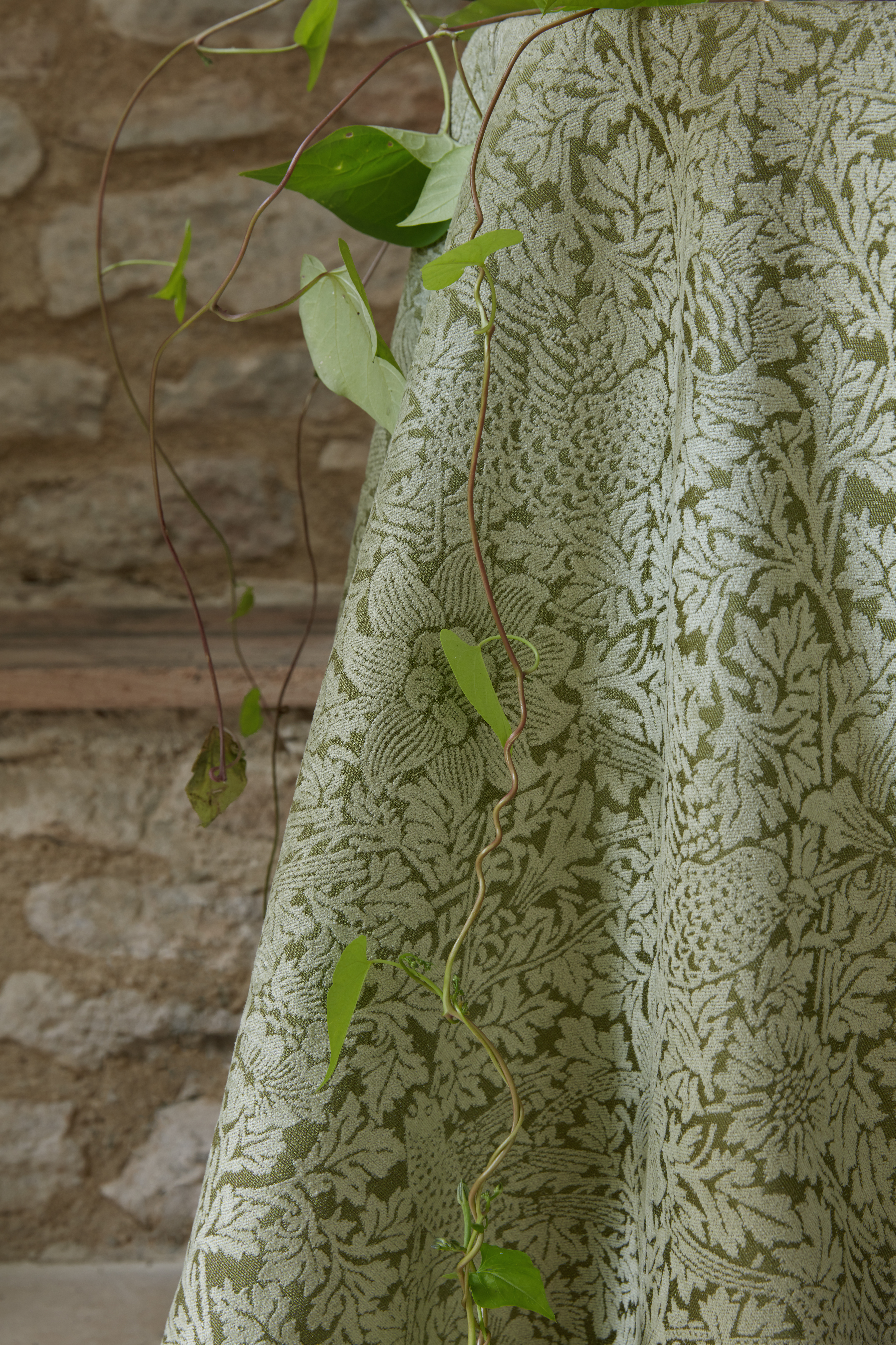 Текстиль William Morris By Ashley Wilde The Forager BIRD AND ANEMONE WOVEN MOSS