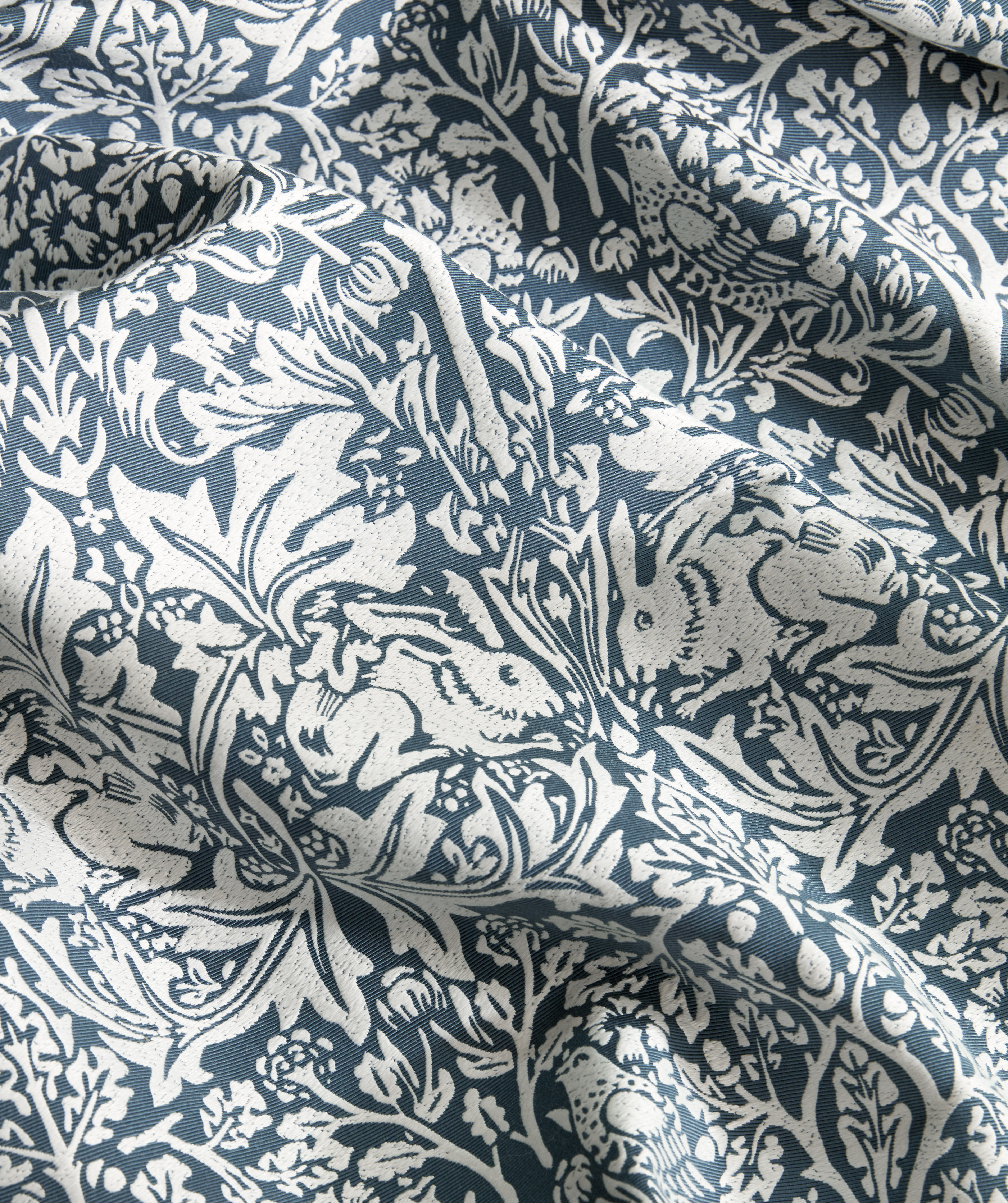 Текстиль William Morris By Ashley Wilde The Forager BROTHER RABBIT WOVEN RIVER