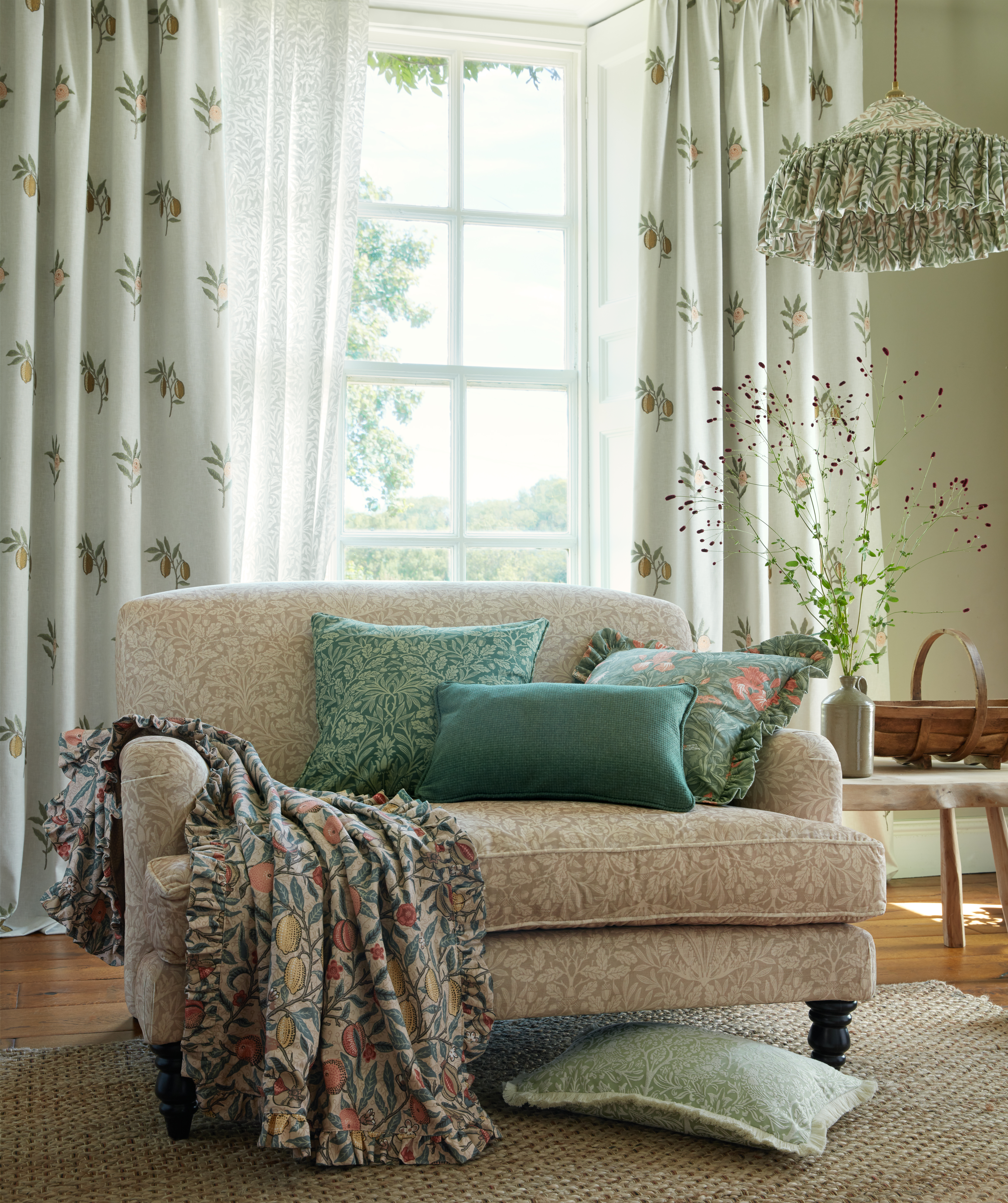 Текстиль William Morris By Ashley Wilde The Forager FRUIT EMBROIDERY HONEY