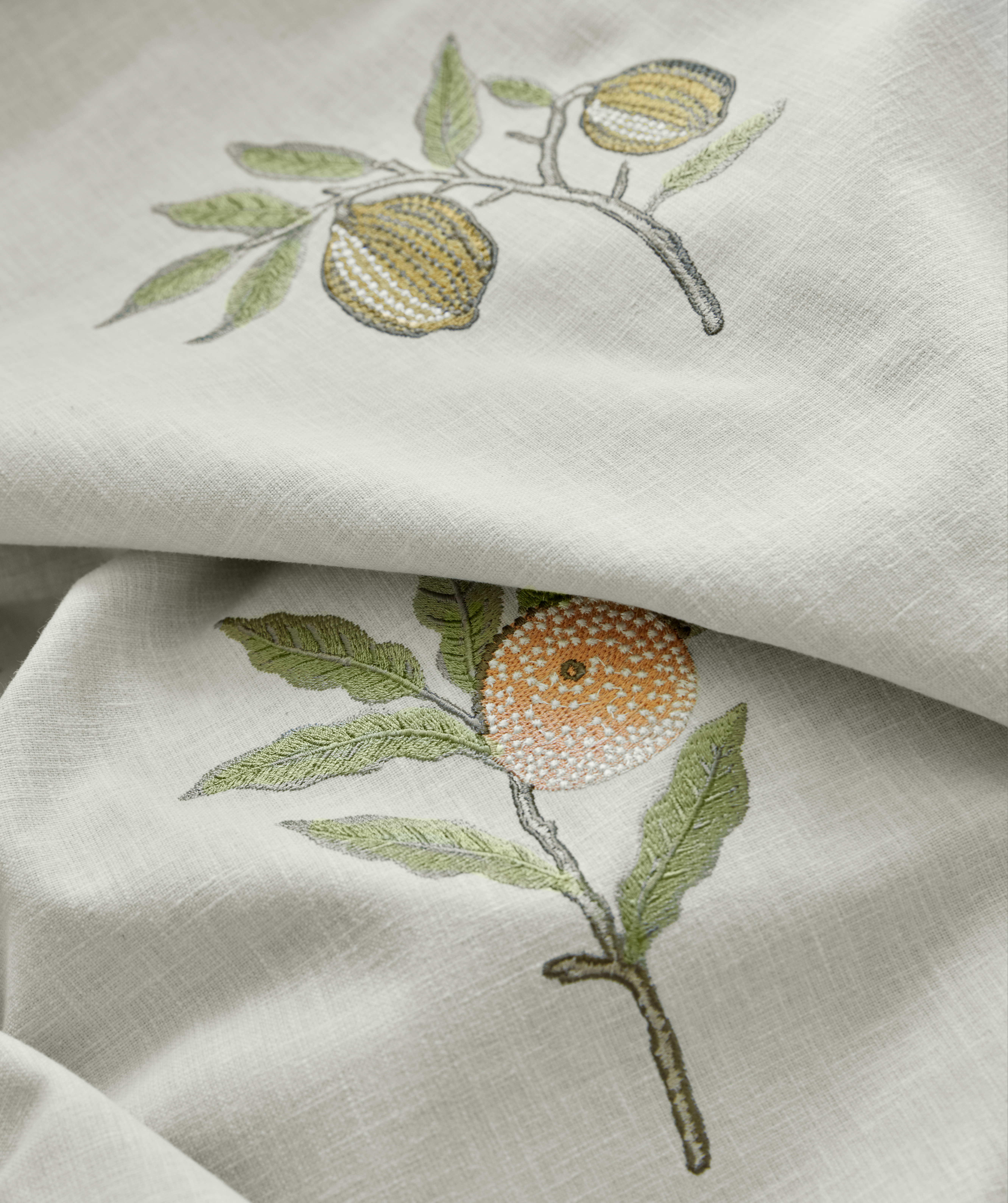 Текстиль William Morris By Ashley Wilde The Forager FRUIT EMBROIDERY SAGE